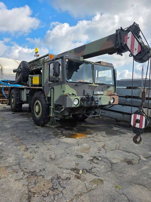 Dźwig liebherr UM109 FKL