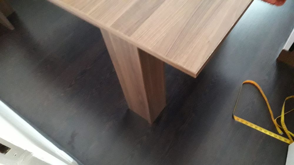 Mesa madeira extensível para acomodar uma familia grande