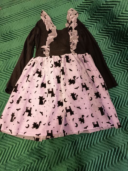 Piękna i nowa sukienka dla dziewczynki