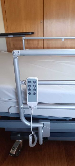 Cama articulada elétrica elevatória, como nova