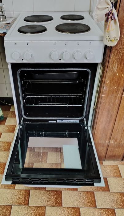 Fogão elétrico com quatro discos e forno