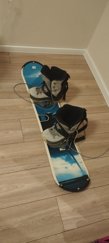 Deska snowboardowa 116cm z butami.