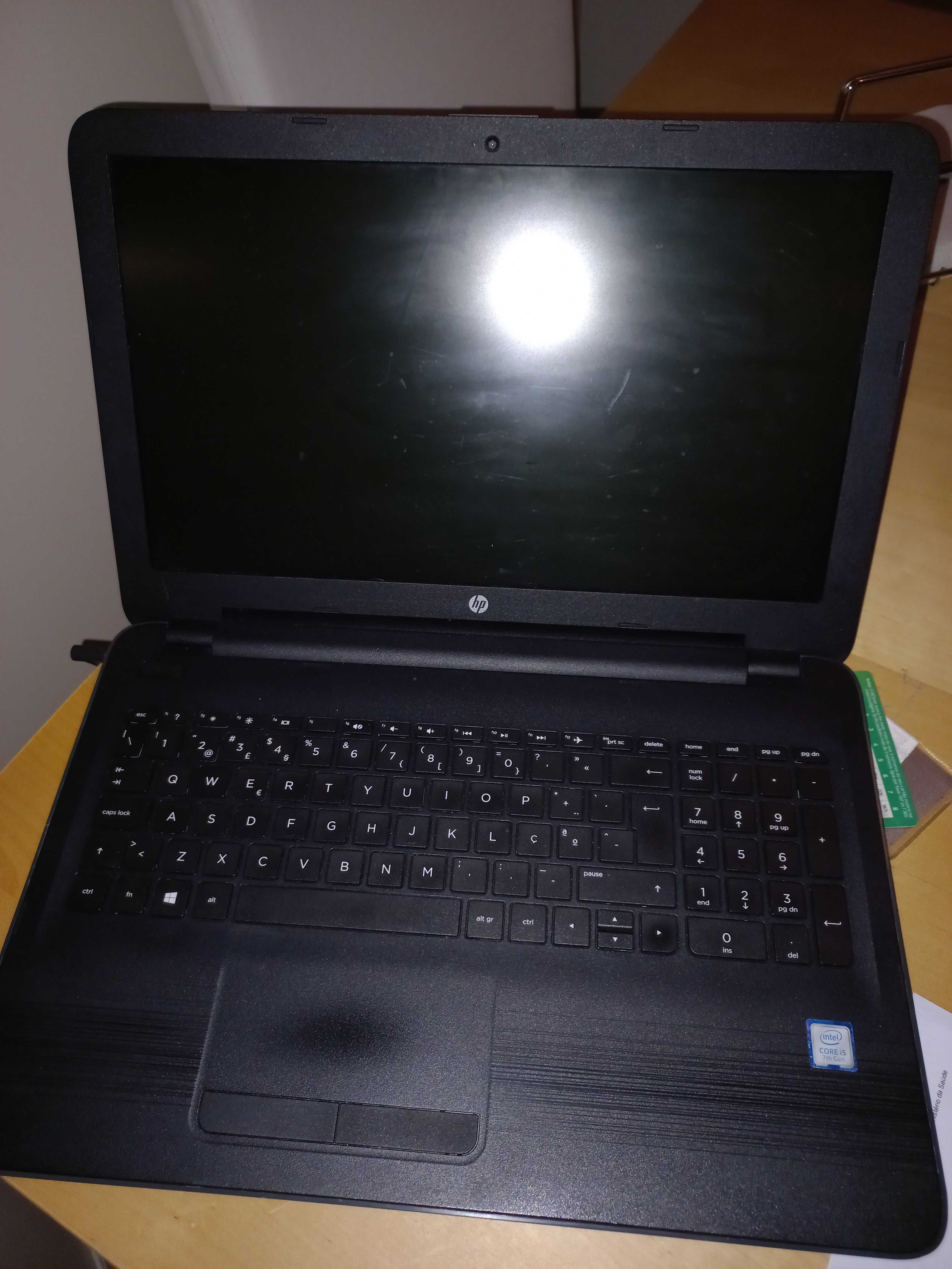 Portátil HP I5 8G 1T