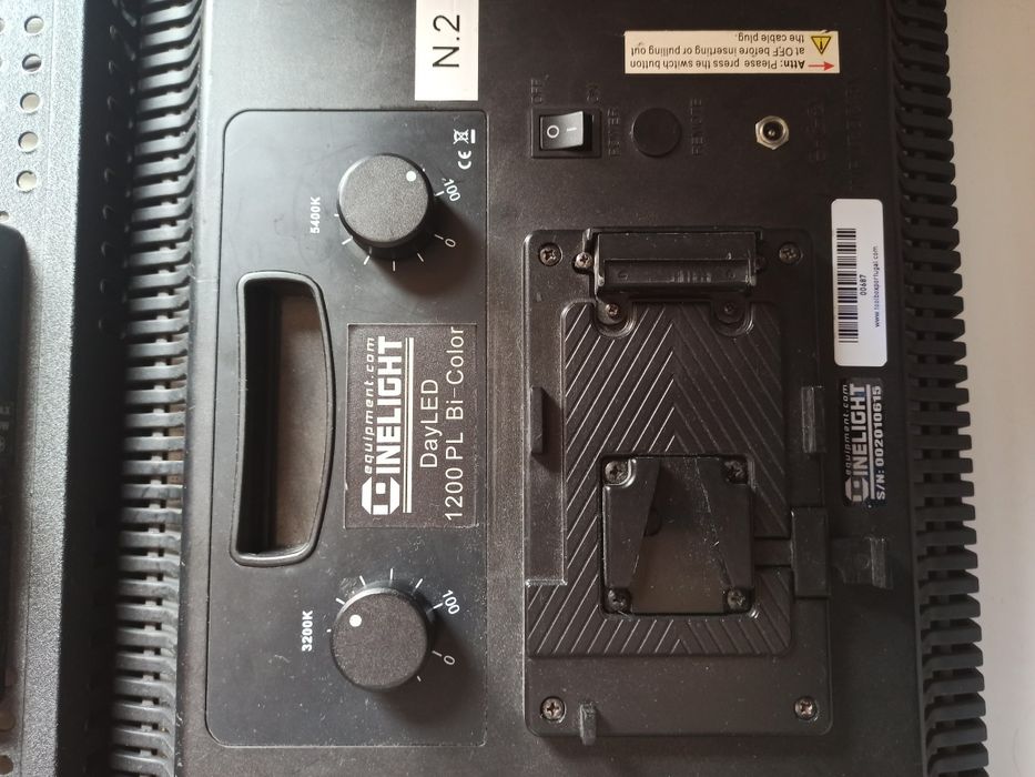 2 Painéis Led Cinelight Dayled 1200 bi-color