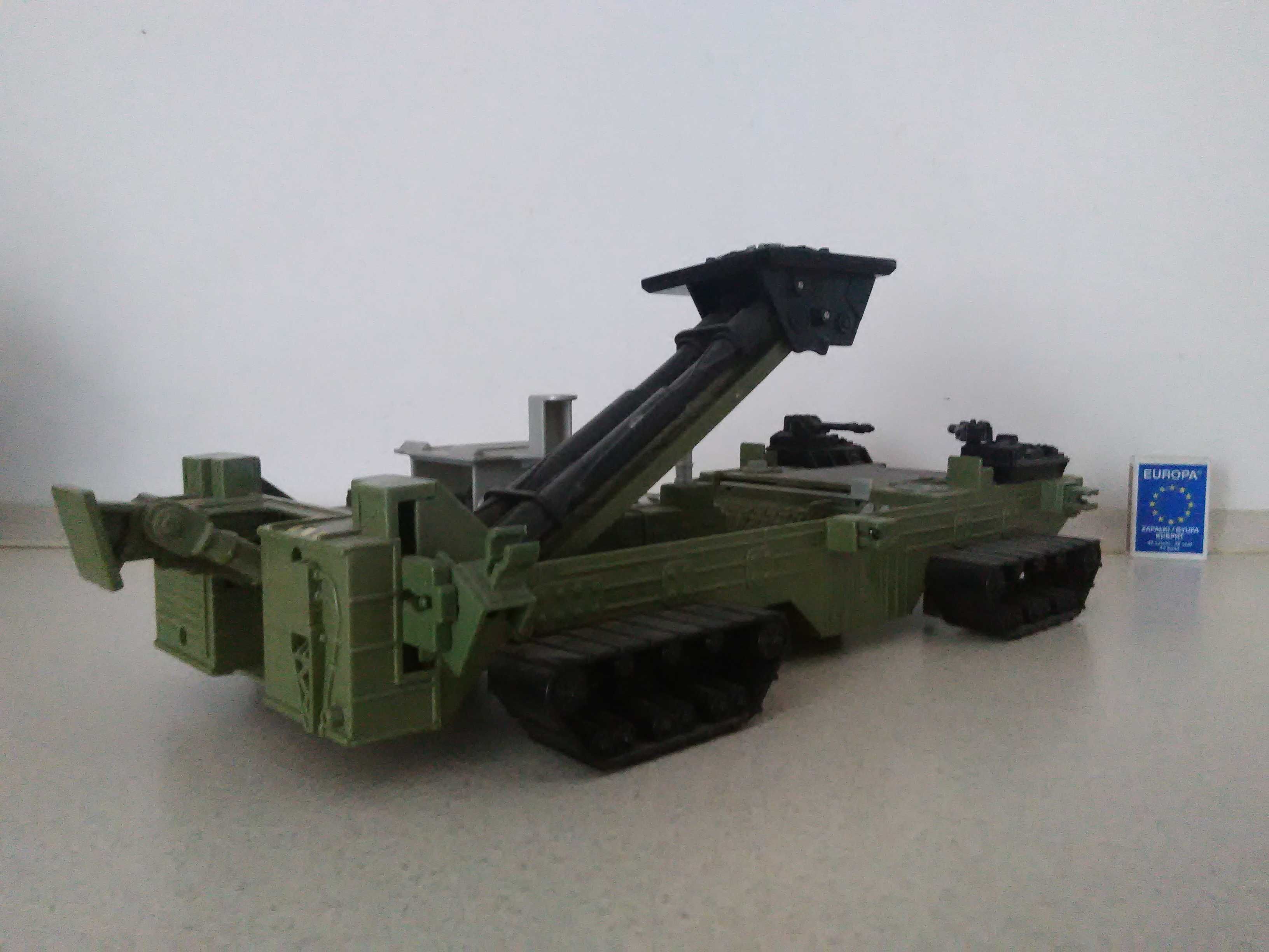 model 1998 MATCHBOX Mattel pojazd gąsienicowy wojskowy kosmiczny czołg