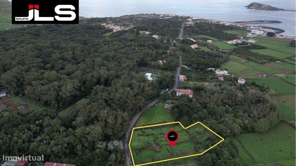 Terreno com viabilidade de construção na zona do Pinheiro, Praia, Ilha
