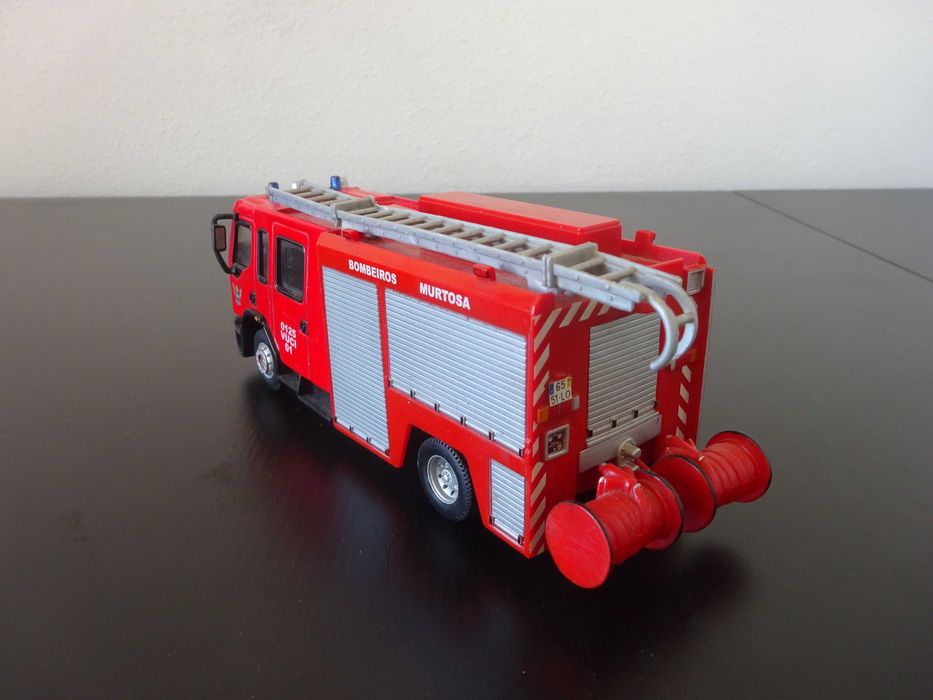 Conjunto 1:50 Burago INEM Mercedes e Bombeiros Renault