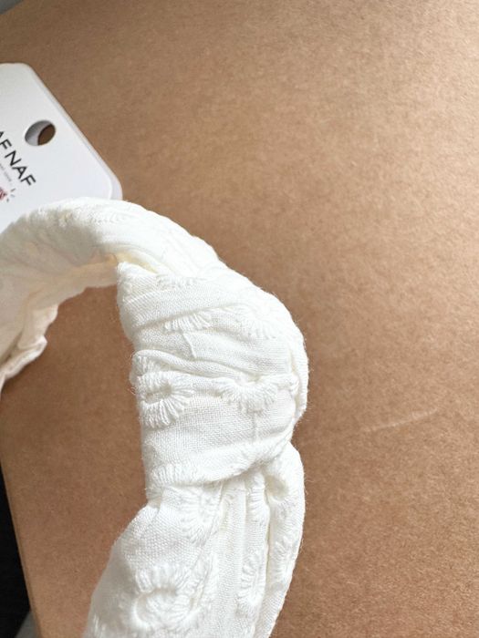 Opaska do włosów NAF NAF z bawełnianym haftem