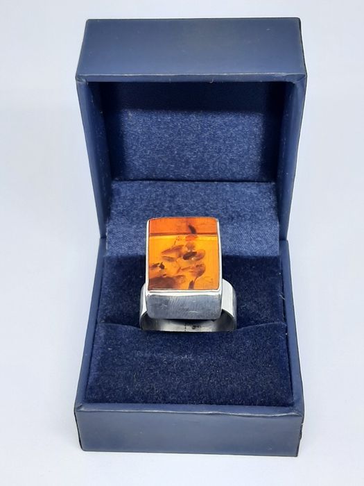 Pierścionek ze srebra, srebro 925 z bursztynem