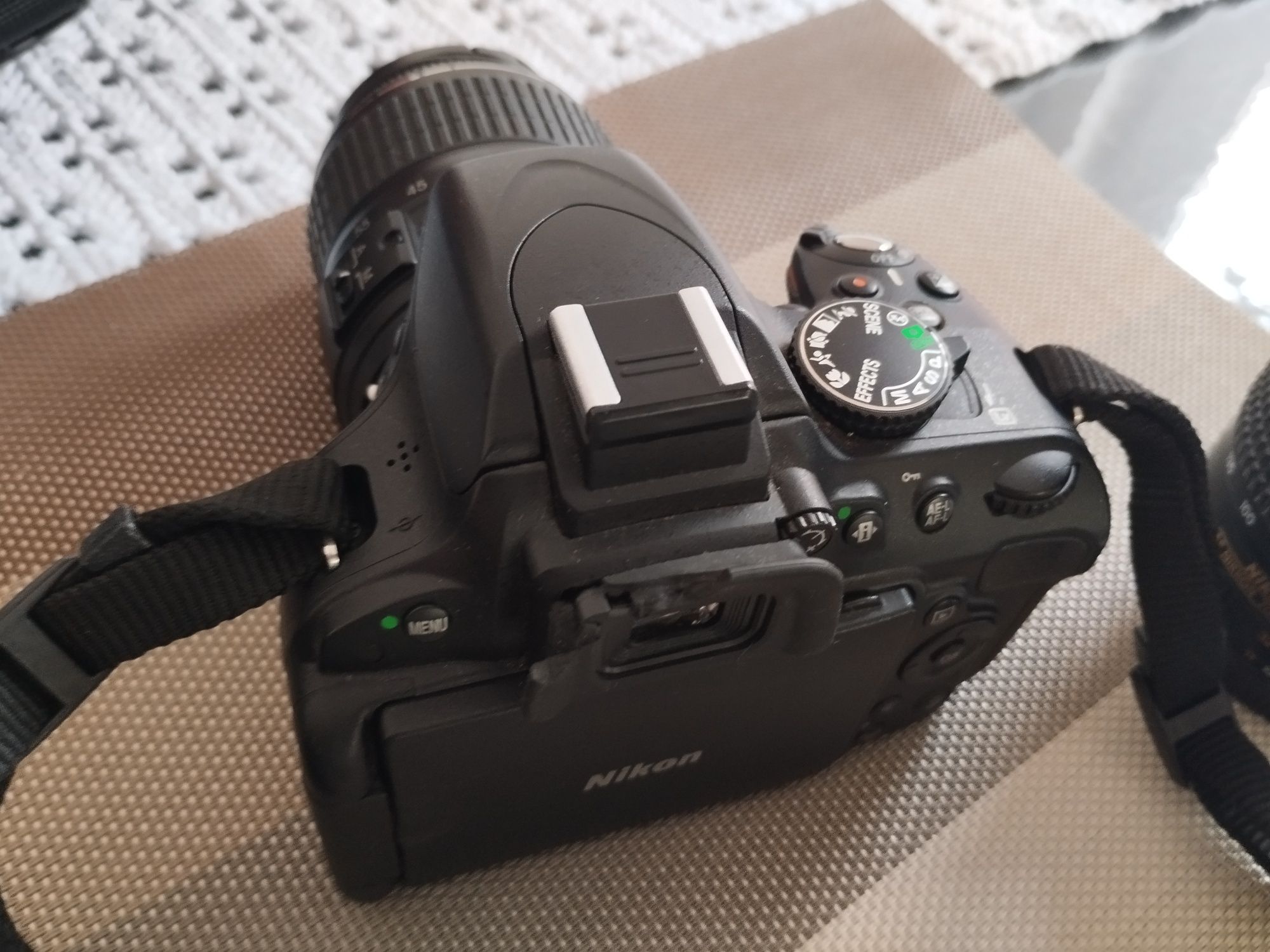 Câmara DSLR Nikon D5100