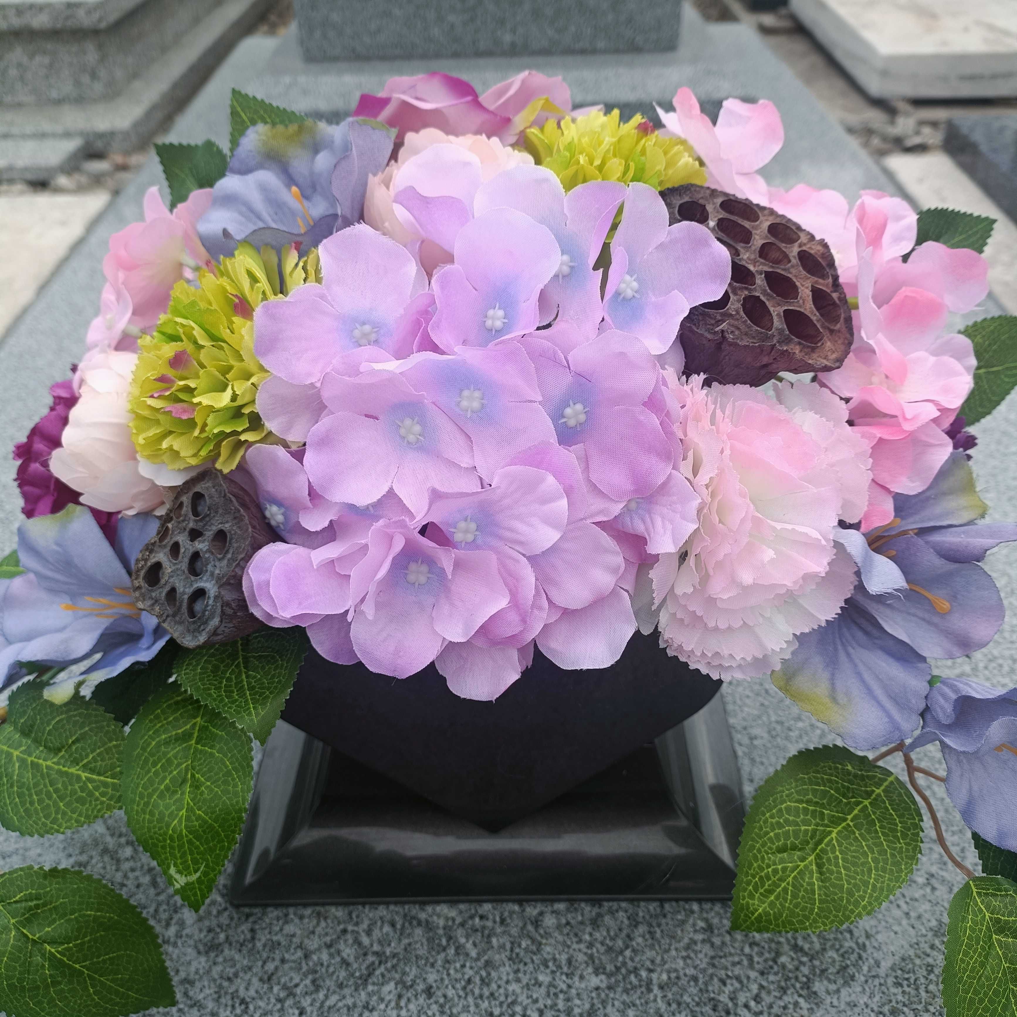 Pastelowy stroik na grób wiązanka na pomnik sztuczne kwiaty cmentarz