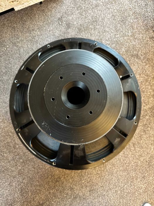 Profesjonalne głośniki basowe STX W.46.1300.8.MC (Para) - Potęga 18"