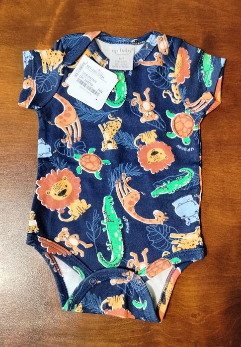 Body z krótkim rękawem