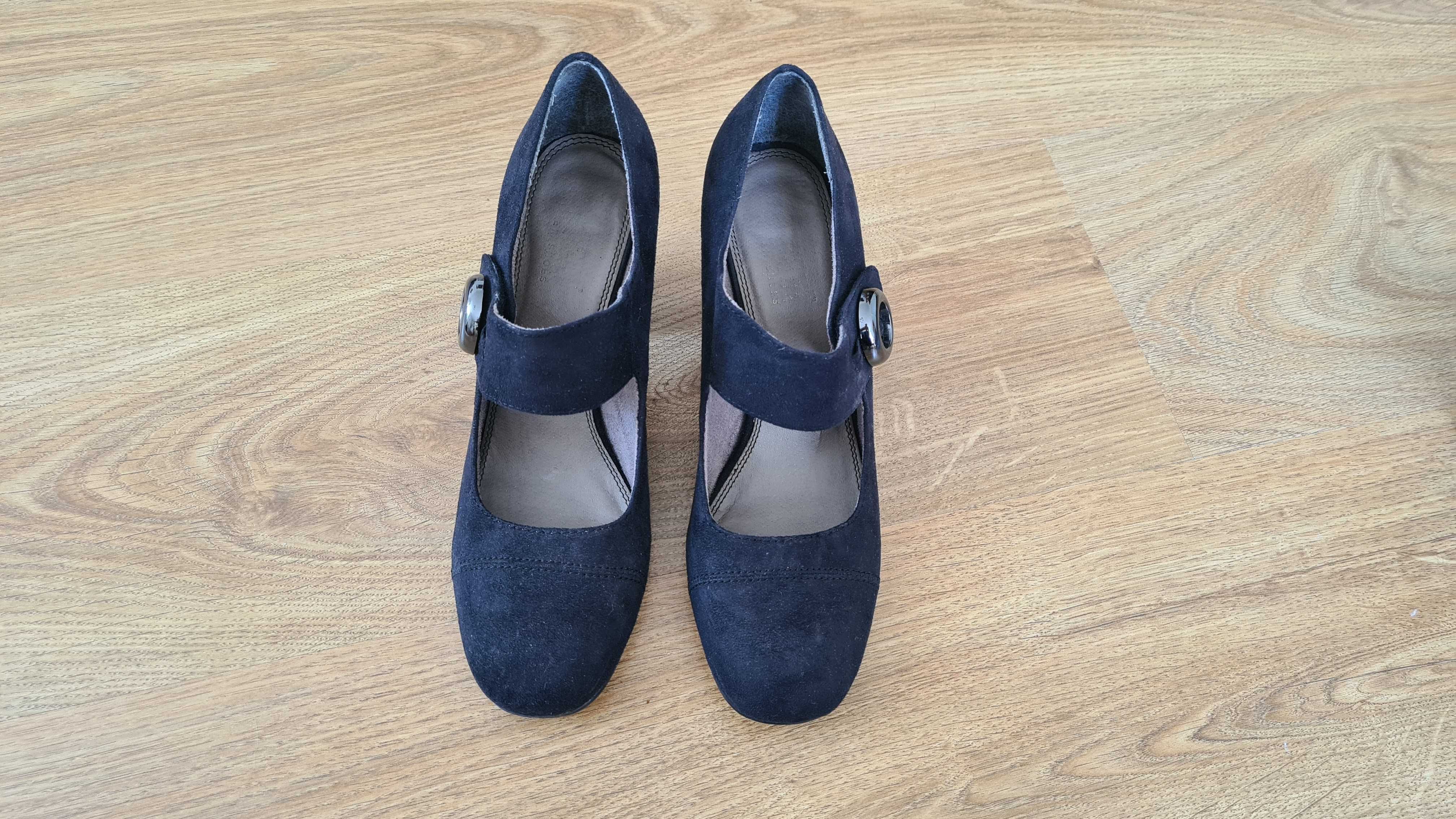 Czarne buty na wysokim obcasie 39