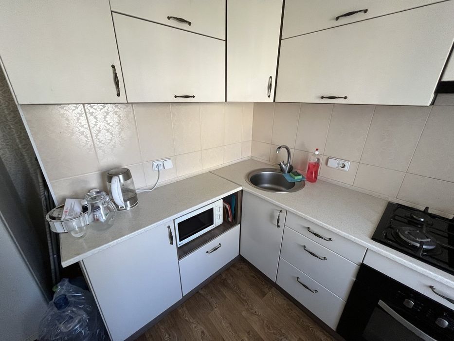 Прибирання нерухомості для продажу.