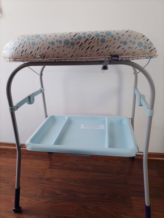 Дитячий пеленальний столик і ванночка Chicco