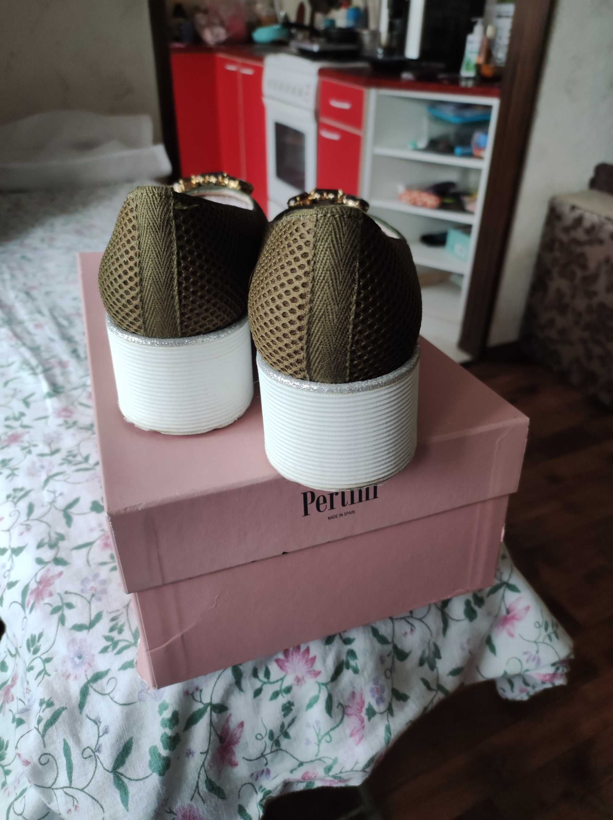 Pertini. Туфли лодочки на белой платформе. Лоферы. Хаки. 37 разм.