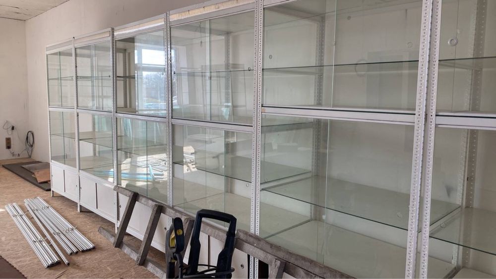 Прилавки, вітрини в магазин бу