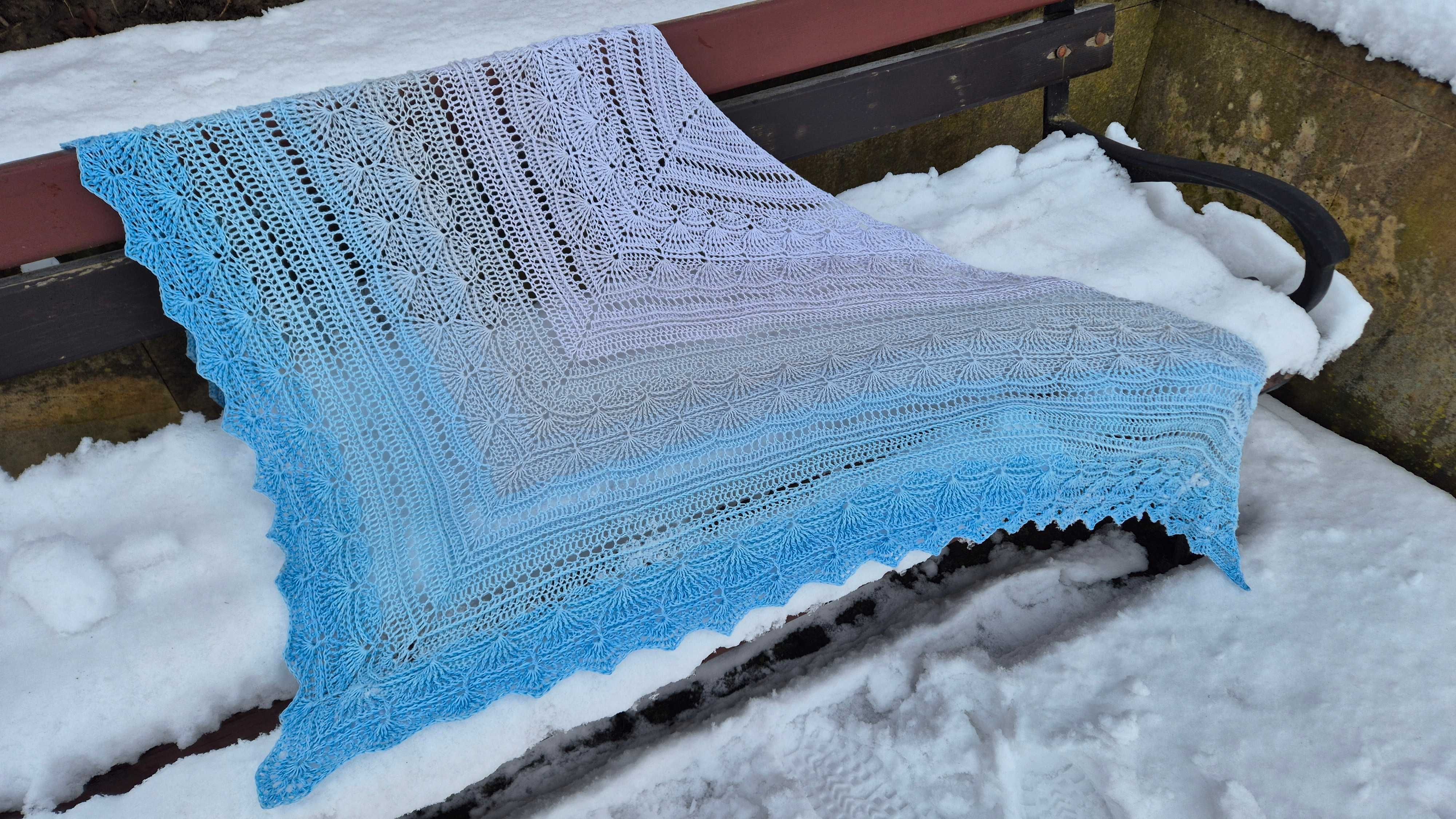 Zachwycająca błękitna piękność - chusta "Marii"  Handmade. 210/140/85