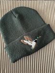 Gorro com pato bordado