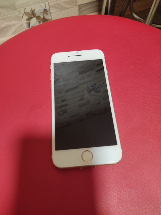 Продам iPhone 6 в гарному стані.