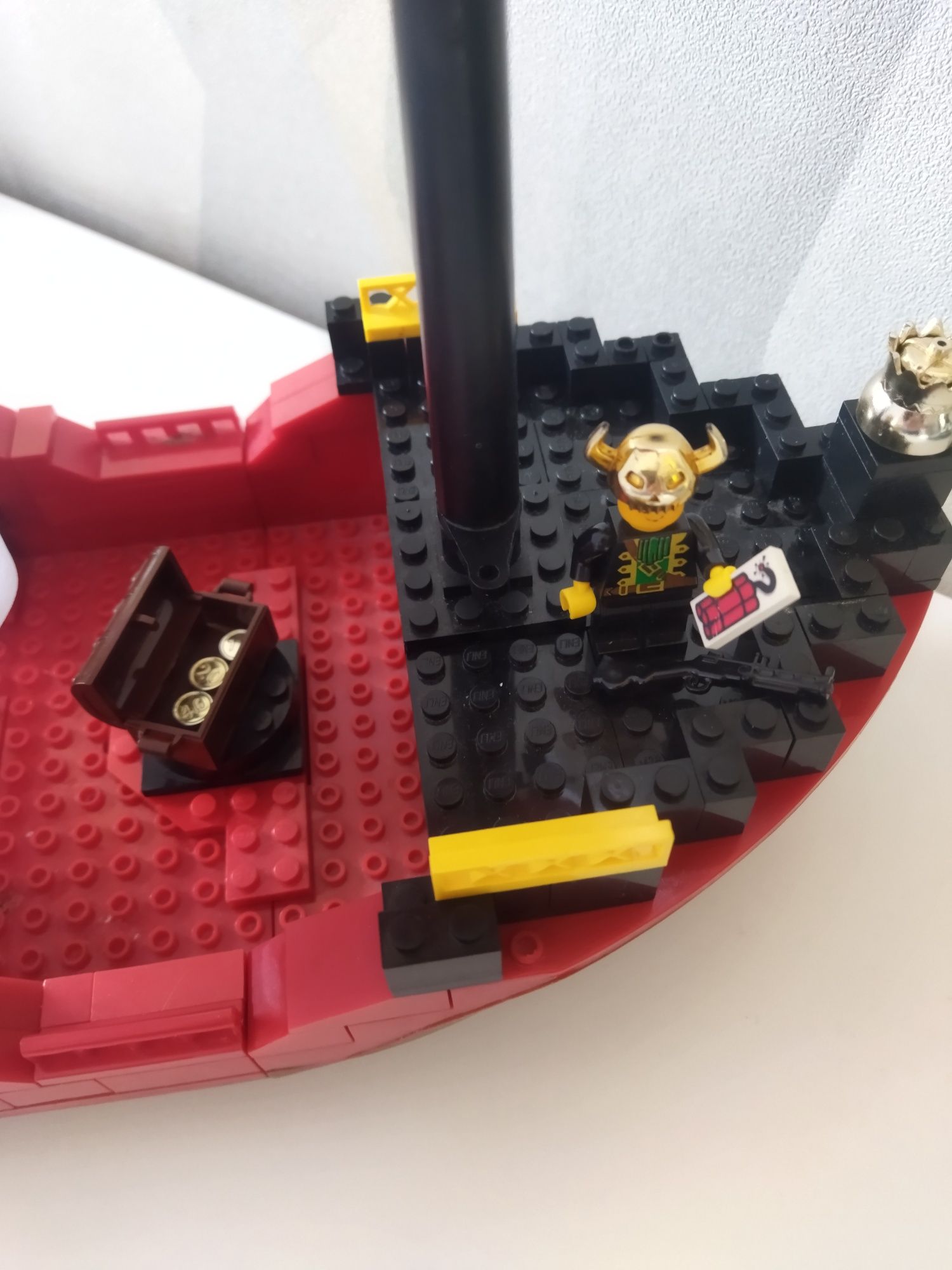 Лего піратський корабель