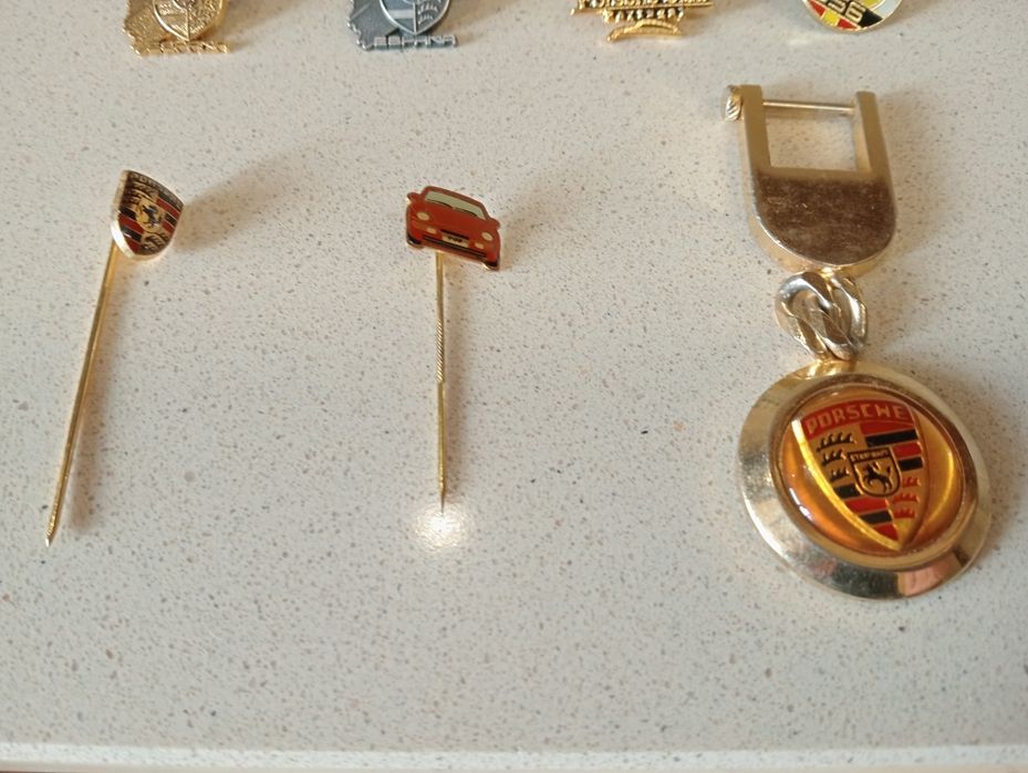Pins, alfinetes e porta-chaves Porsche