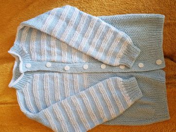 Ciepły błękitny sweter robiony na drutach r. 158/164
