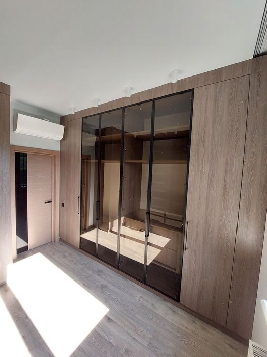 Меблі на замовлення. Шафи-купе. Кухні. Вбудовані меблі. Гардеробні.