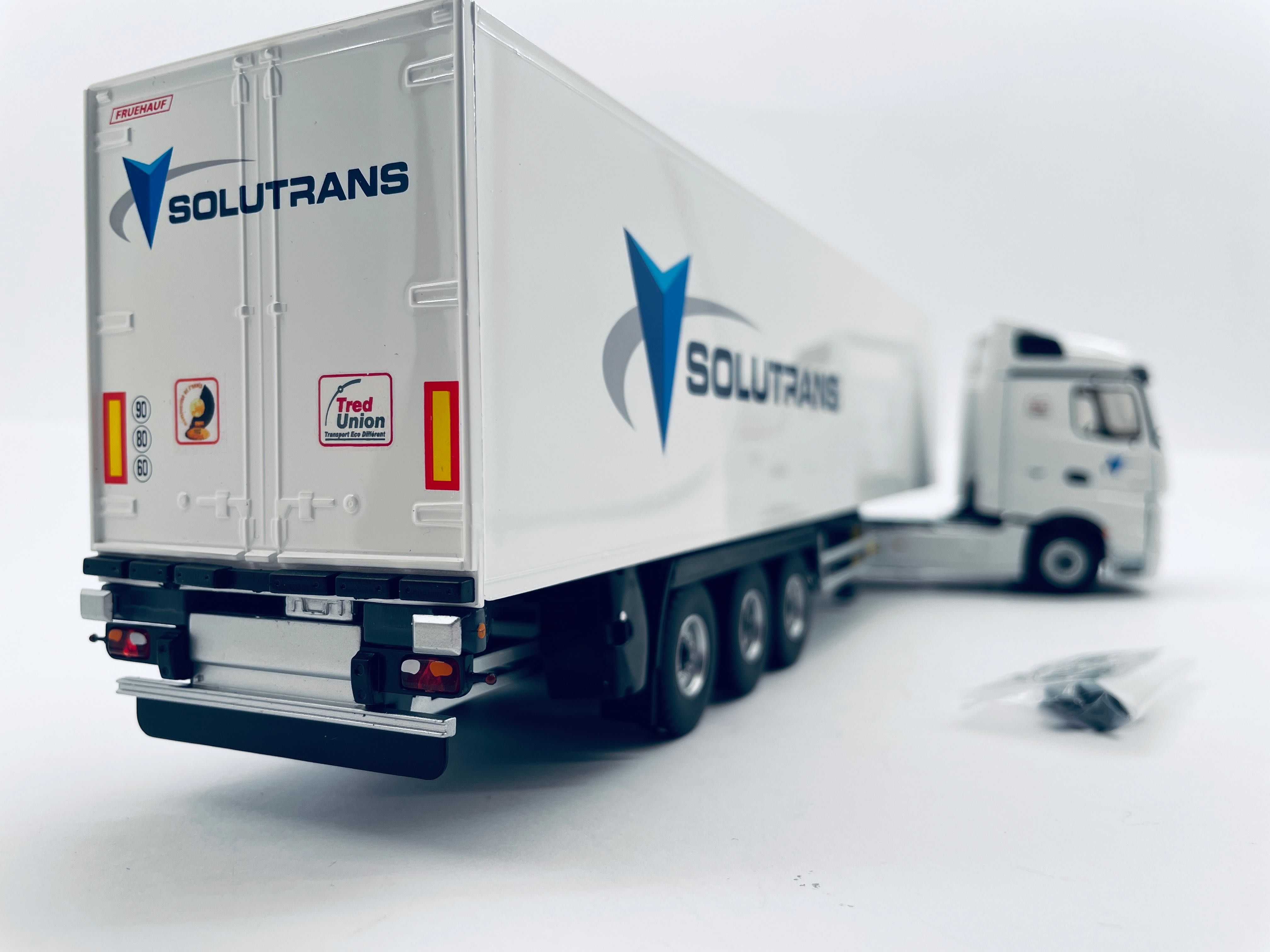 ELIGOR .1/43  Mercedes Actros с полуприцепом.Фура