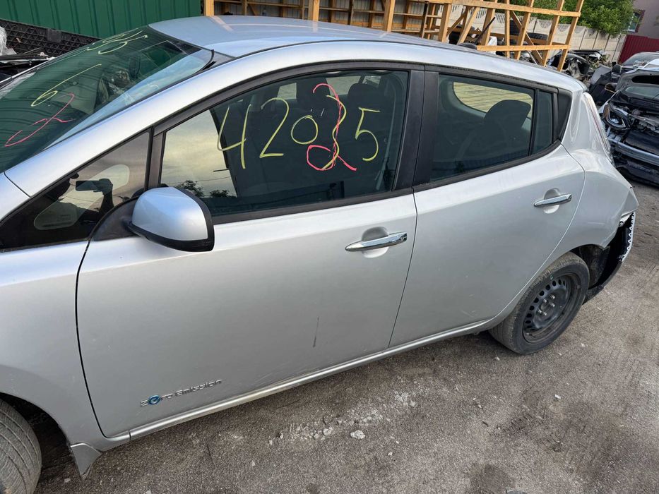Двері Nissan Leaf  колір К23 , KAD. QAB