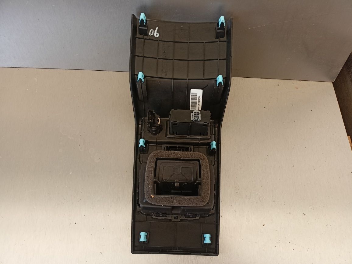 Renault Arkana kratka nawiewu tył tylna panel wejście USB