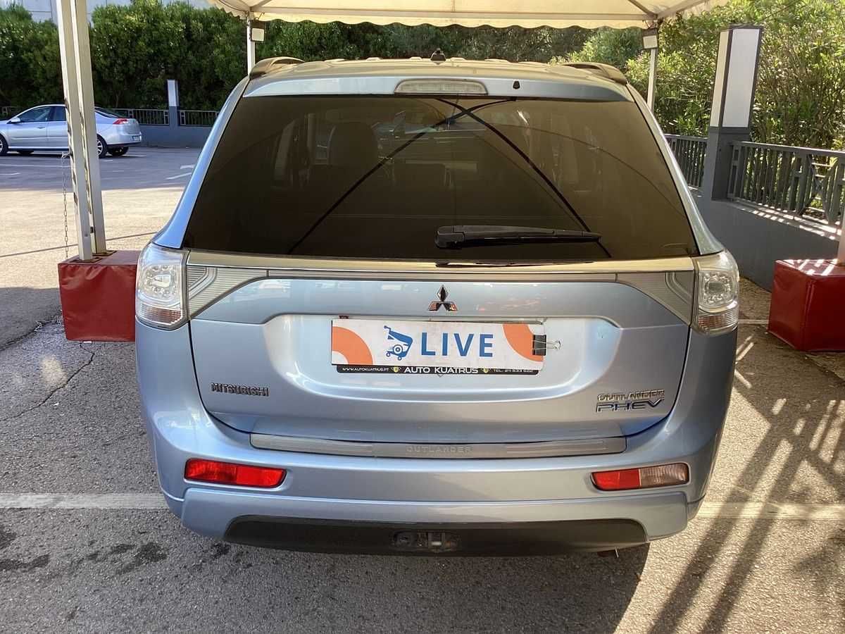 Mitsubishi Outlander PHEV Instyle 4WD 2014 — Híbrido Plug-in