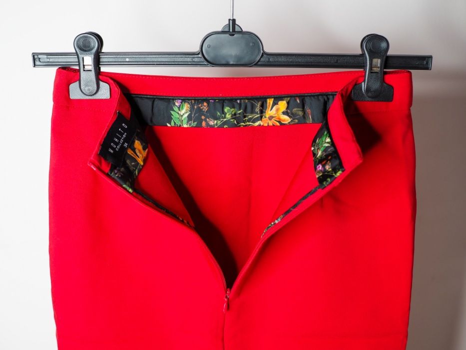 Spódniczka czerwona spódnica Rozmiar 34 - XS