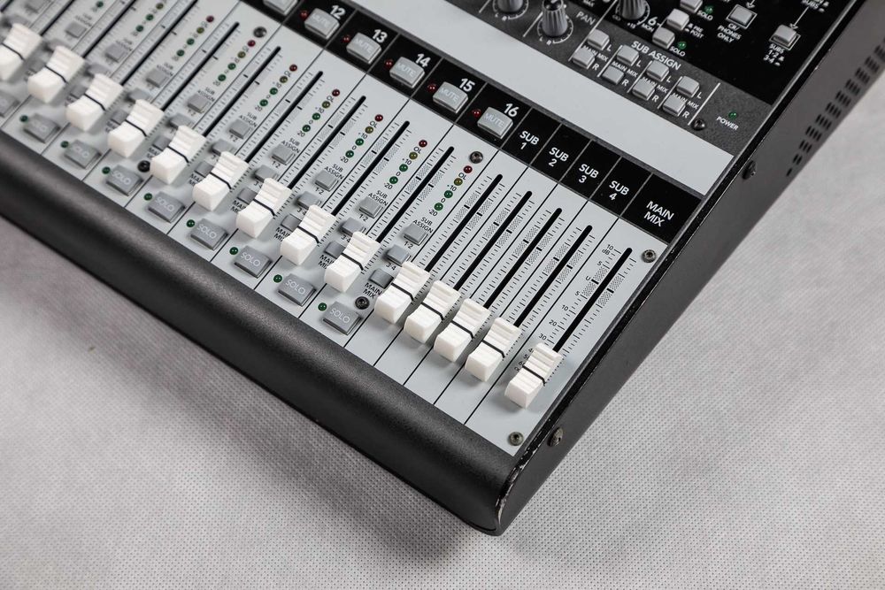 Mackie ONYX 1640 - mikser audio