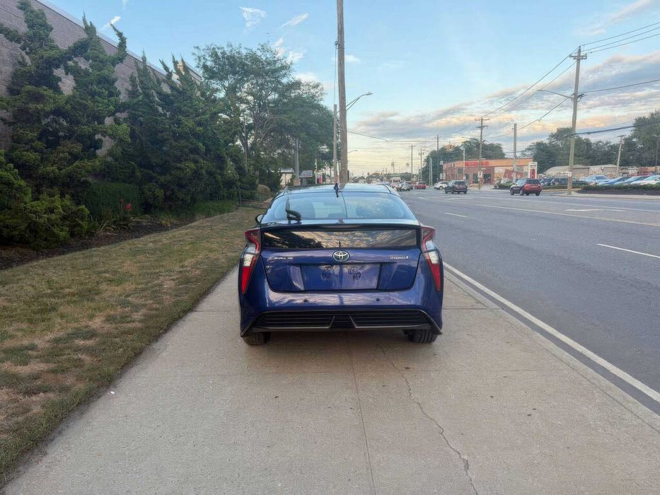 Toyota Prius Four Touring      2018