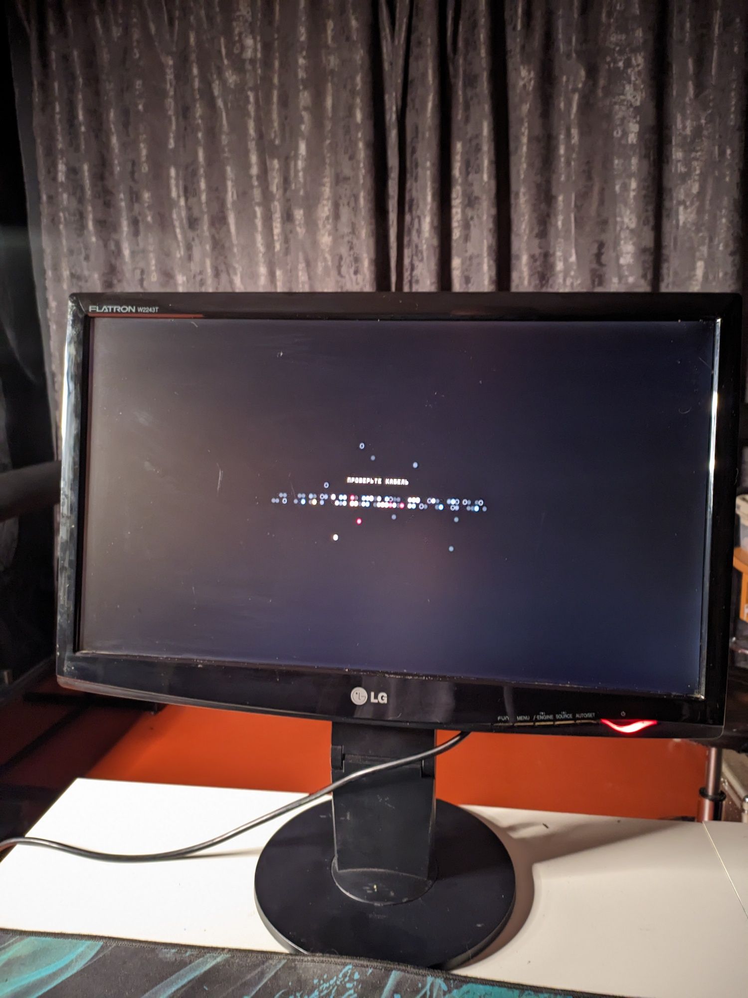 LG Flatron w2243t