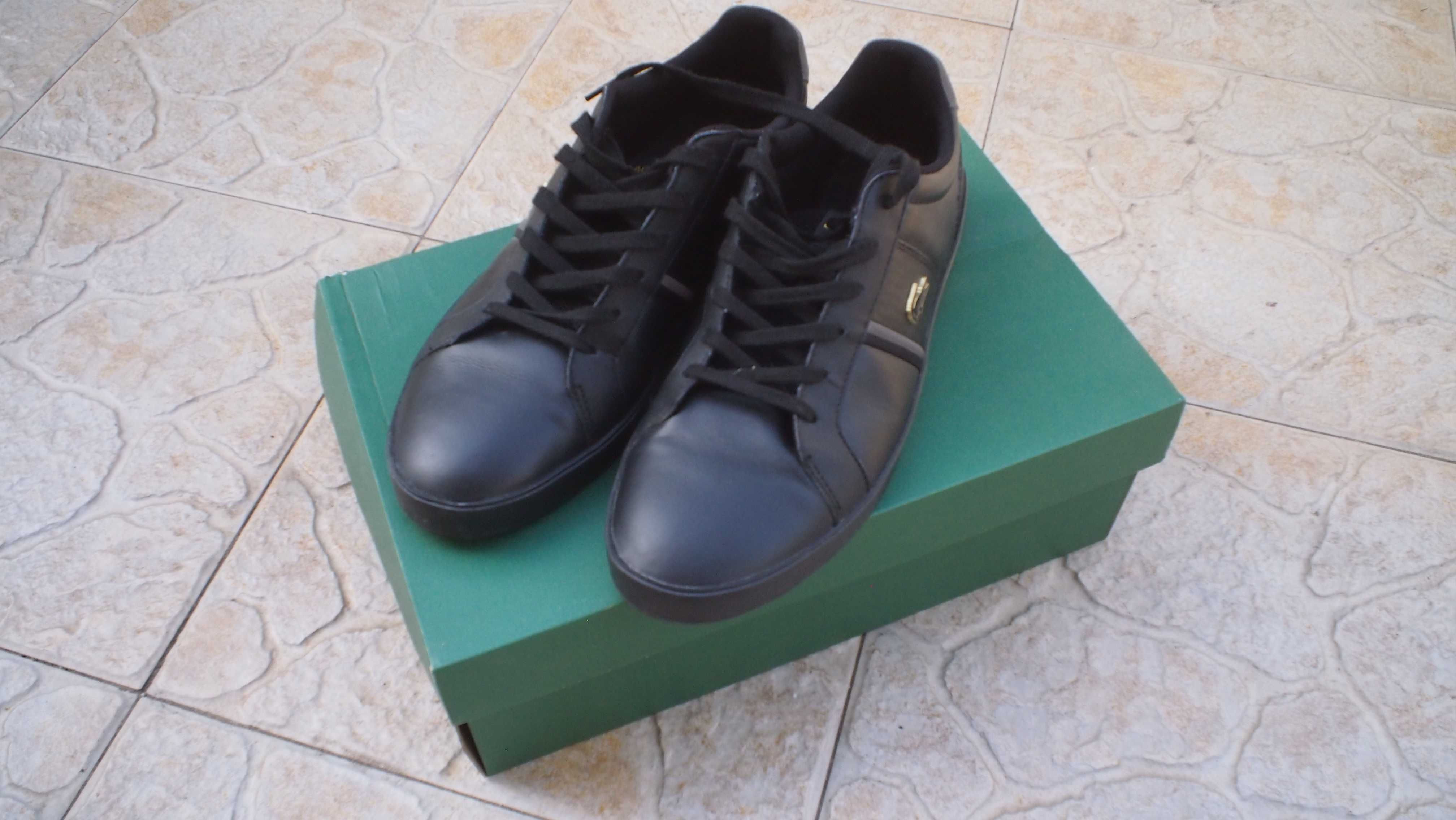 Sapatos Lacoste novos.