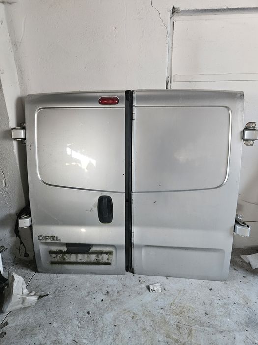 Opel vivaro trafic primaster drzwi tylne skrzydełka