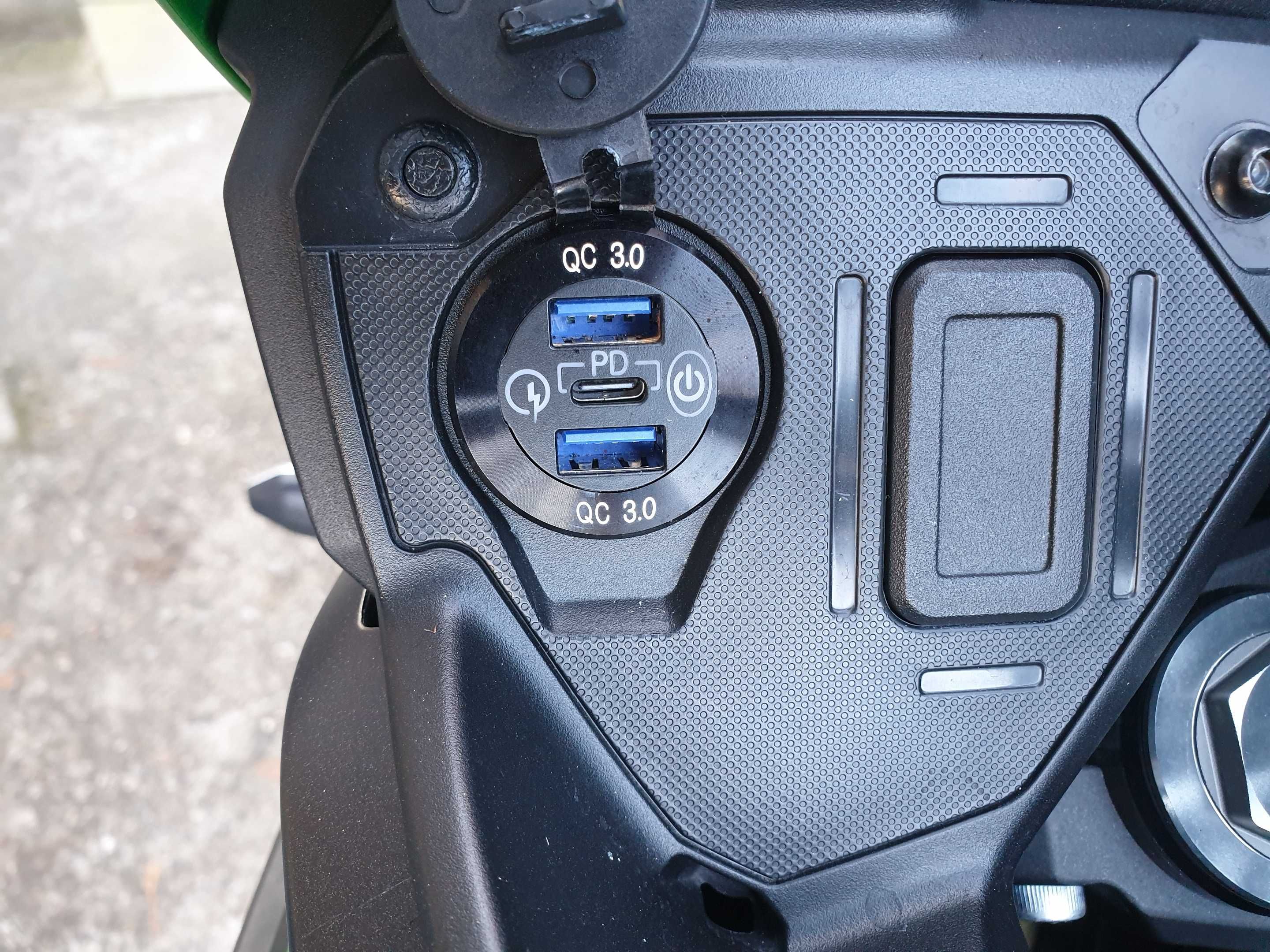 Kawasaki Versys 650 rok 2022 jak nowe Niski przebieg.Ubezpieczony.