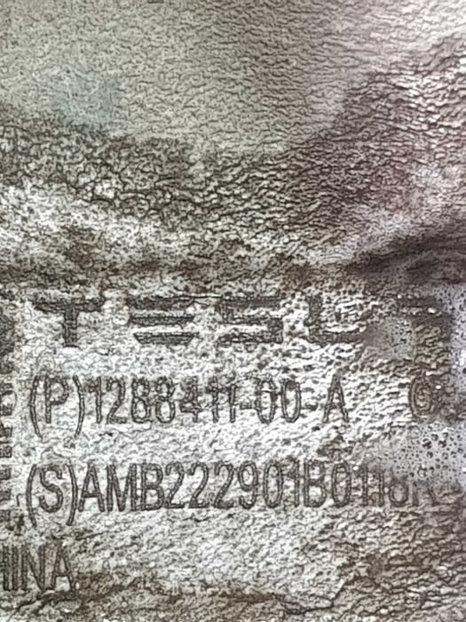 Цапфа поворотний кулак передній задній павий лівий Tesla Model Y