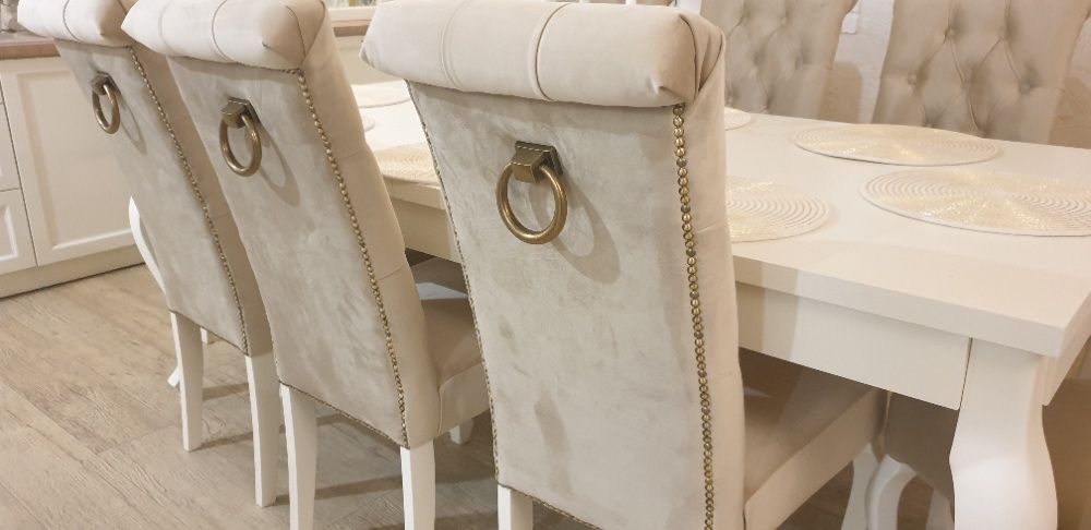 Krzesło z kołatką pikowane pinezkami tapicerowane producent