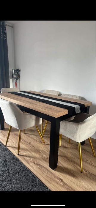 Sprzedam stół z krzesłami