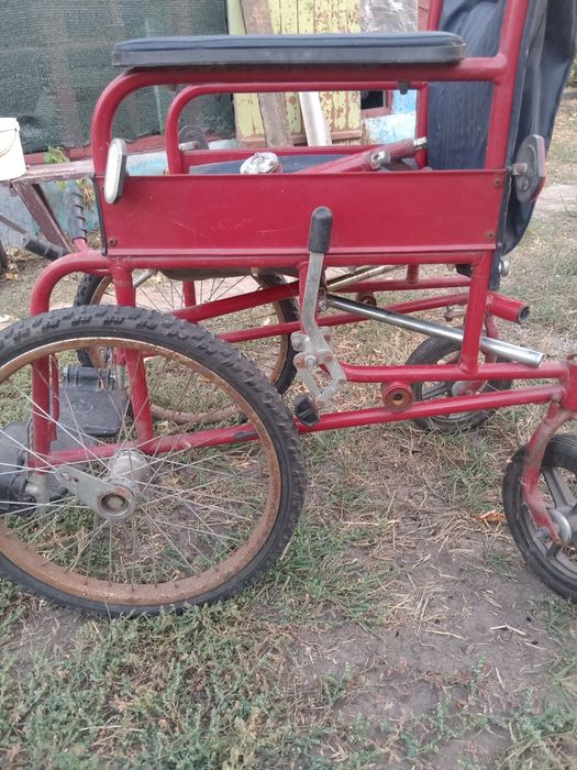 Продаю инвалидную коляску.