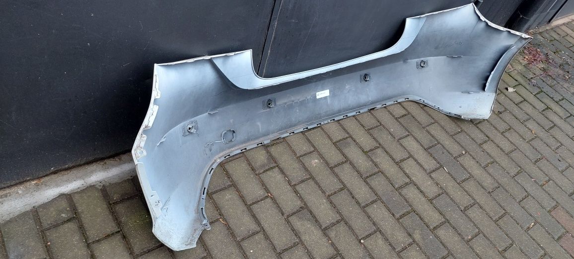 Mercedes Aklasa A176 zderzak tył tylny oryginalny z PDC