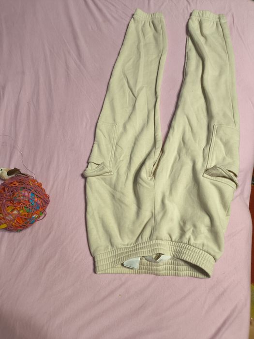 Beżowe spodnie dresowe dresy h&M 152 bojówki cargo