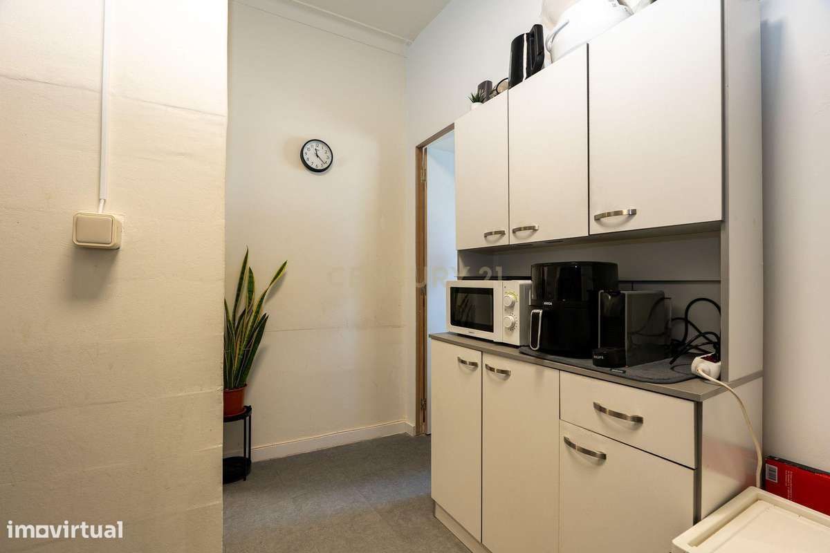 Apartamento T1 em Corroios com Luz Natural e Boa Localização