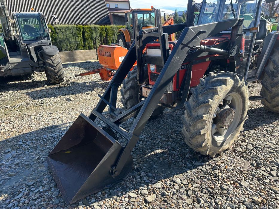 Ladowacz czołowy Tur Massey Ferguson 373