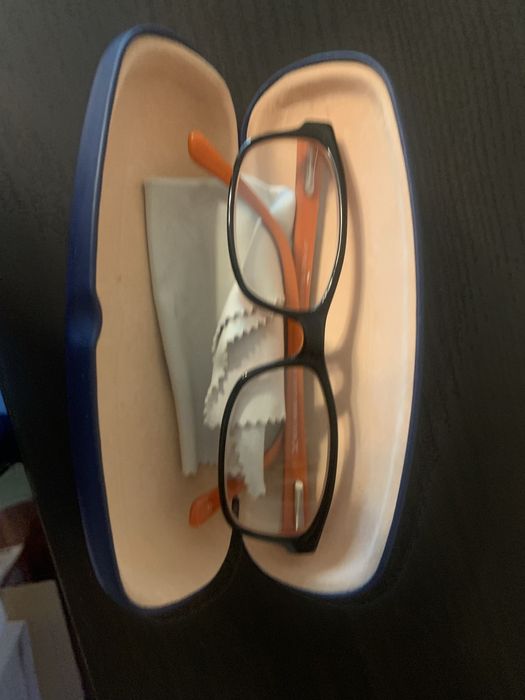 Oculos com lentes de ler