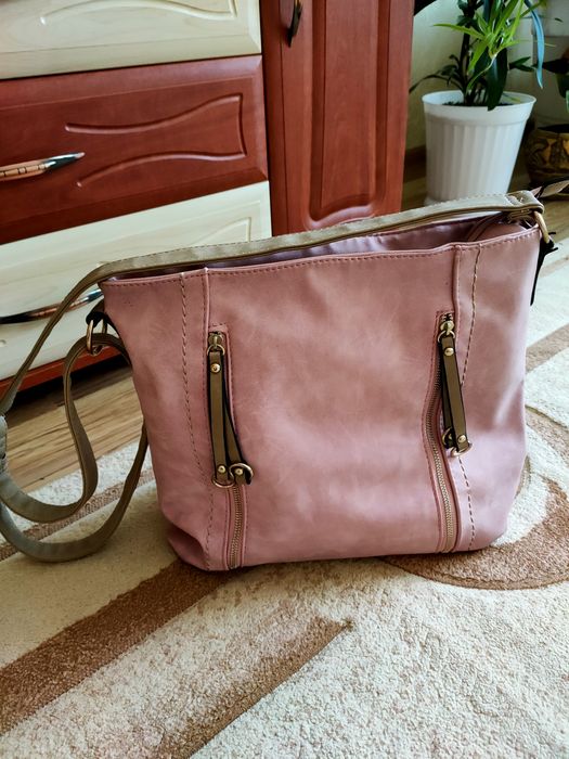 Продам женскую сумку.